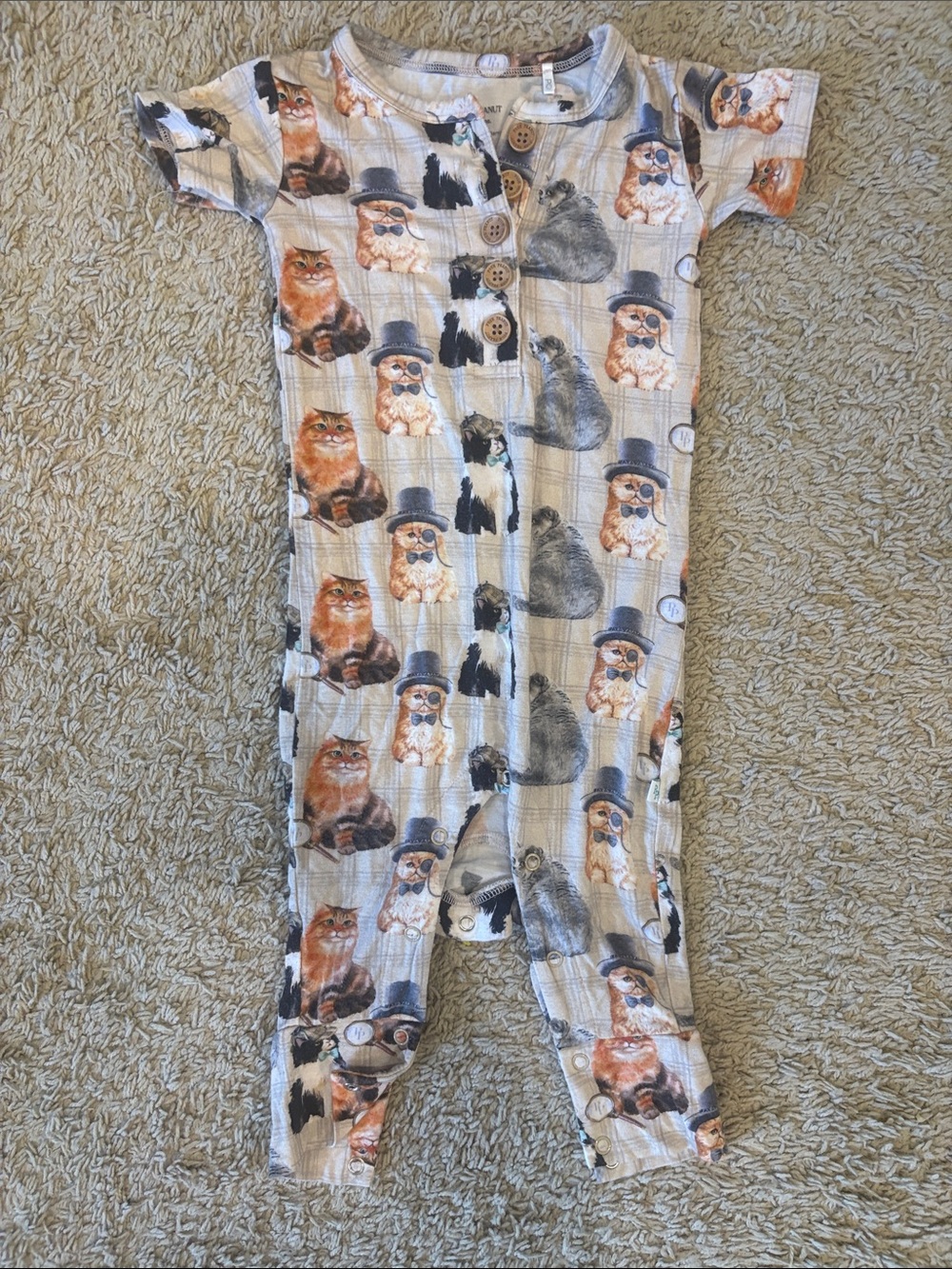 Posh Peanut Bamboo Beige One-Piece Romper w/ Cat Print. Like New. Size: 9-12 mos